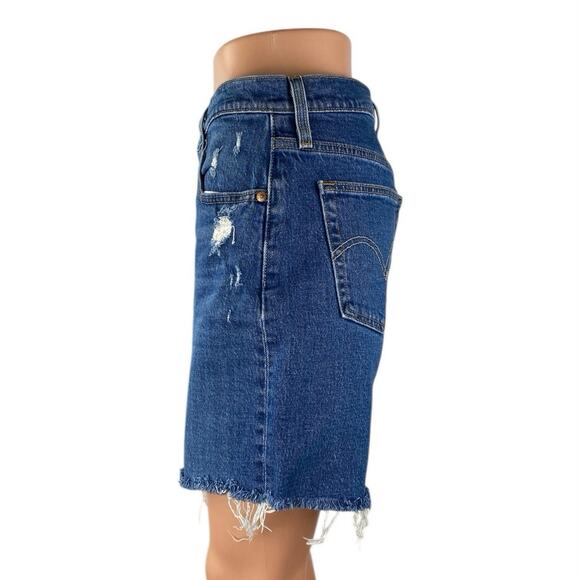 Levi's Premium Women's Blue Dark Wash Distressed Cutoff Denim Jean Shorts Size M - Picture 2 of 5